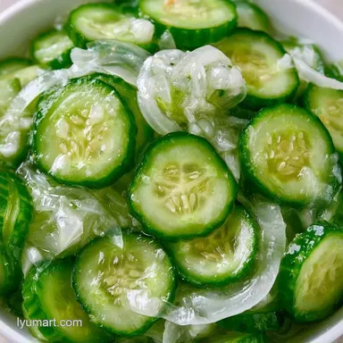 Quick Garlic Refrigerator Pickles